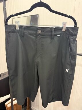 NWOT Men’s Hurley Black Hybrid Walking Shorts with White Logo Size 32